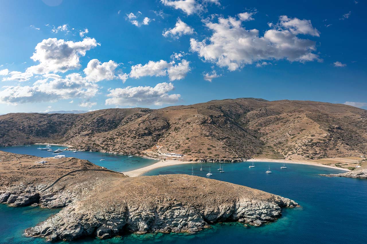 Η παραλία της Κολώνας